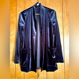 Pre-owned navy blue velvety blazer/cardigan with pockets. Fits size M